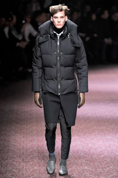 Look 10